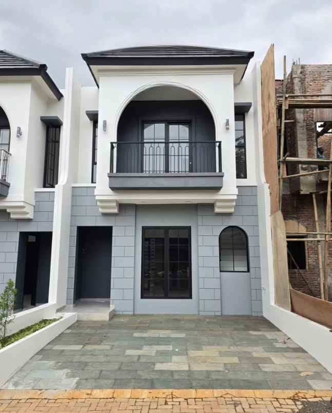 dijual rumah jalan raya cinere