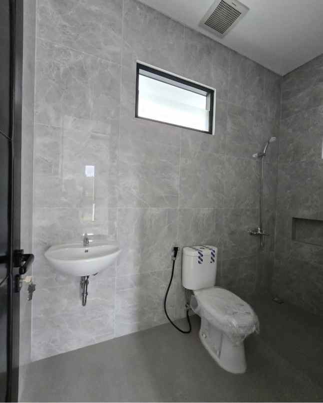 dijual rumah jalan raya cinere