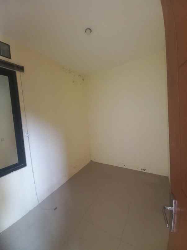 dijual rumah jalan raya kalisuren