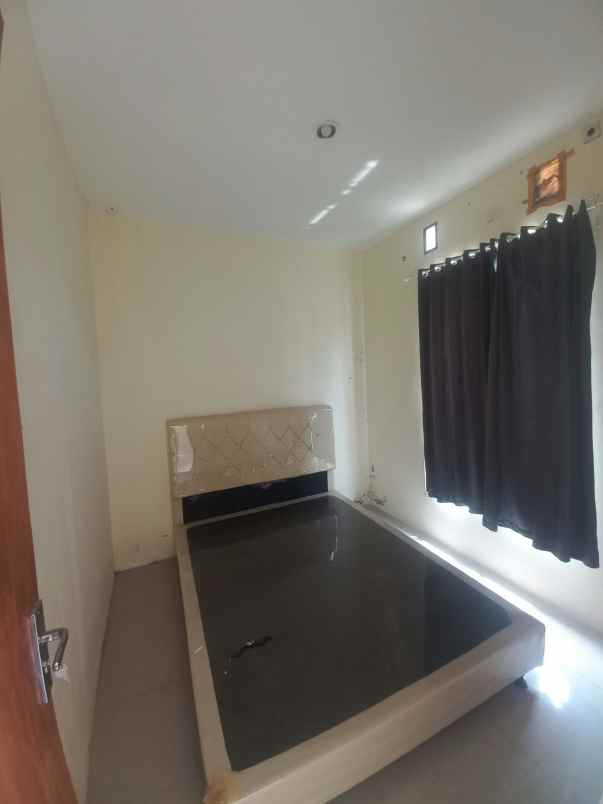 dijual rumah jalan raya kalisuren
