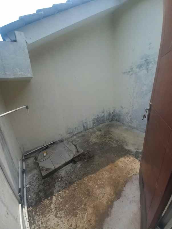 dijual rumah jalan raya kalisuren