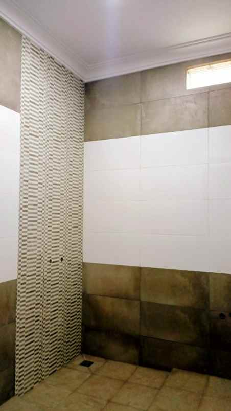 dijual rumah jalan raya komplek dki