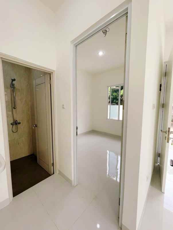 dijual rumah jalan raya komplek dki