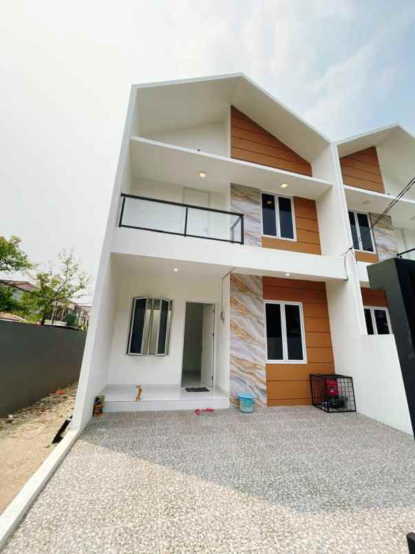 dijual rumah jalan raya komplek dki