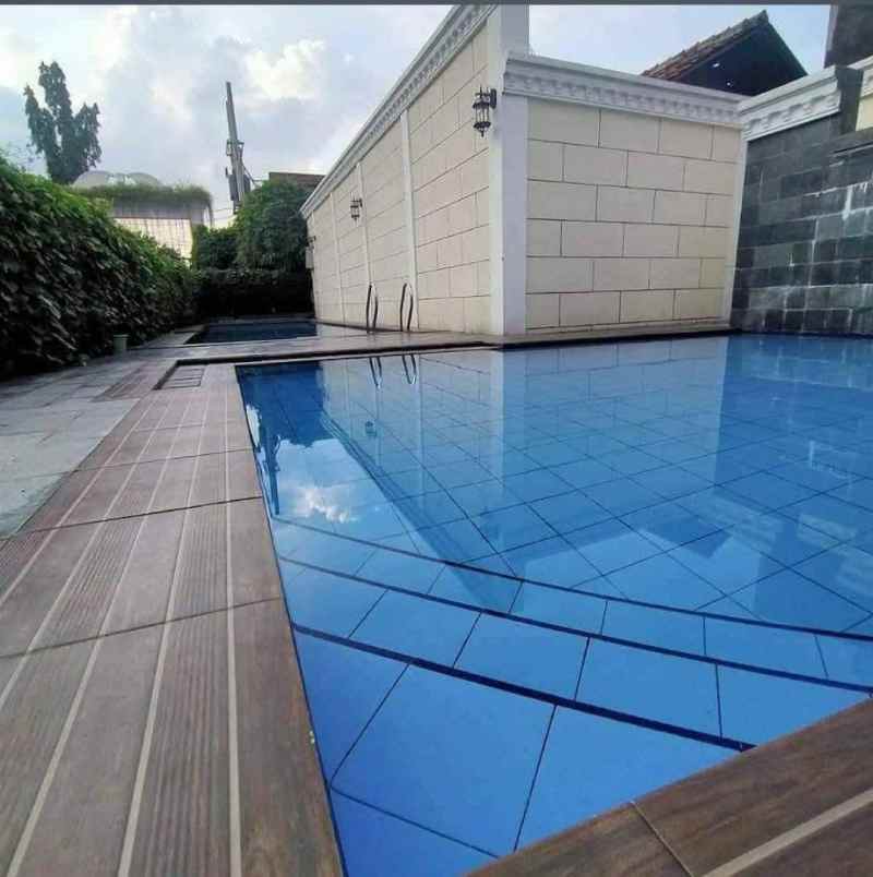 dijual rumah jalan raya lebak bulus