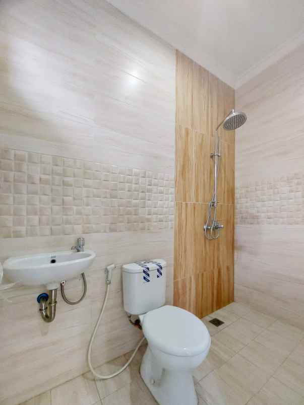 dijual rumah jalan raya lebak bulus