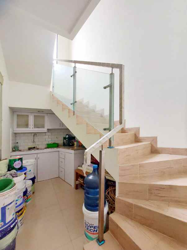 dijual rumah jalan raya lebak bulus