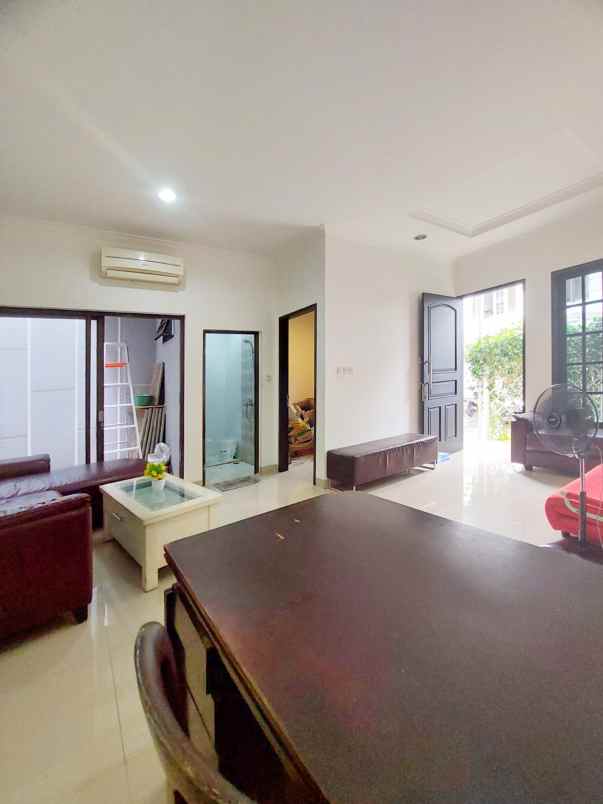 dijual rumah jalan raya lebak bulus