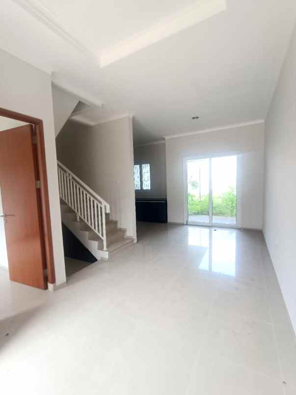 dijual rumah jalan raya pinang