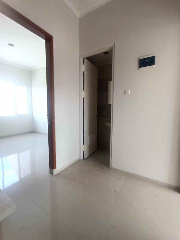 dijual rumah jalan raya pinang