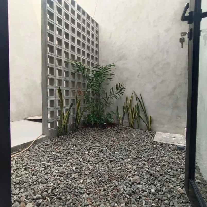 dijual rumah jalan raya pondok cabe golf