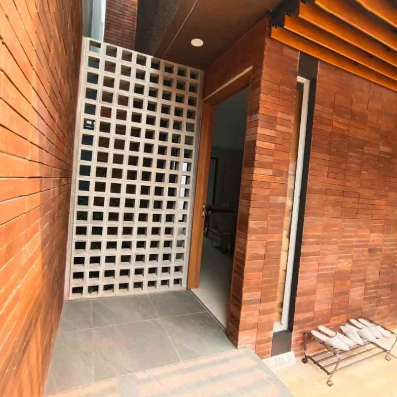 dijual rumah jalan raya pondok cabe golf