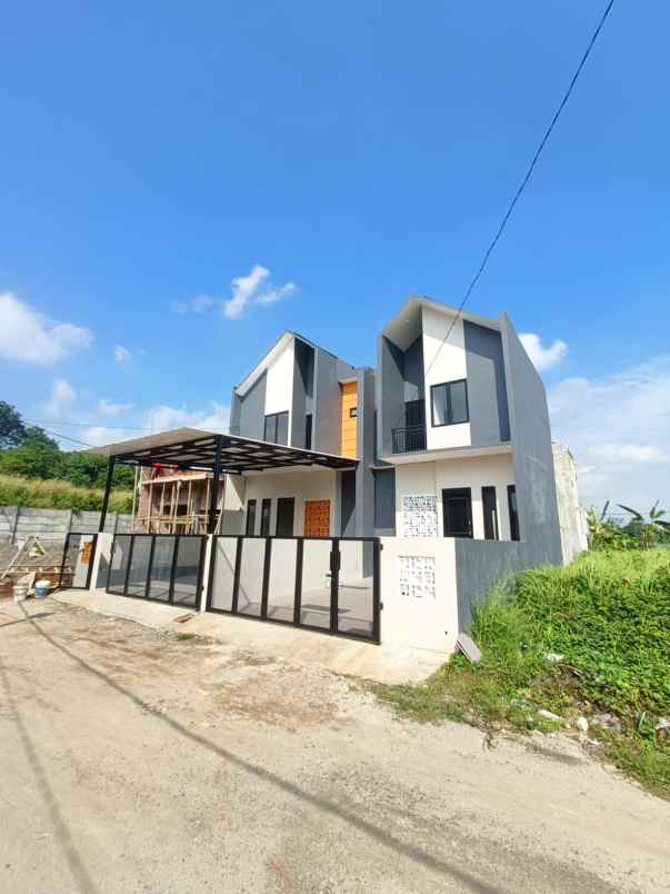 dijual rumah jalan raya puspiptek