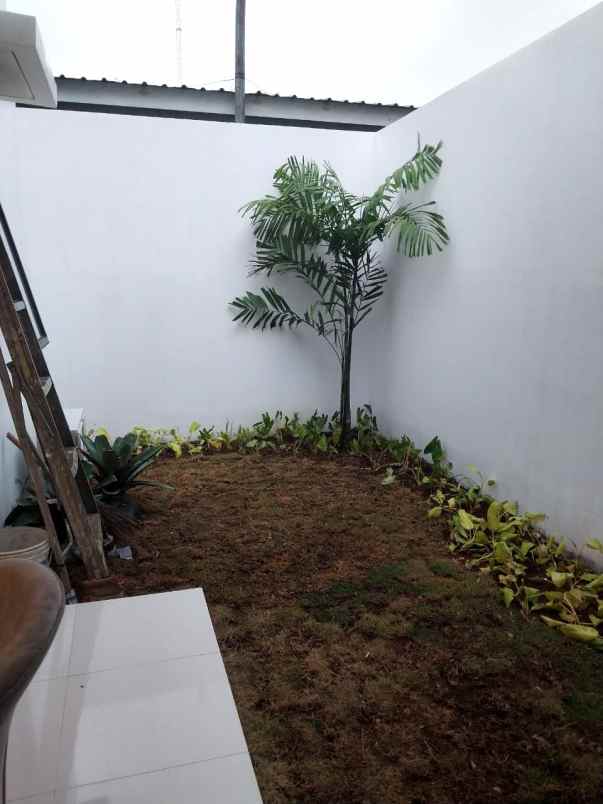 dijual rumah jalan raya serpong