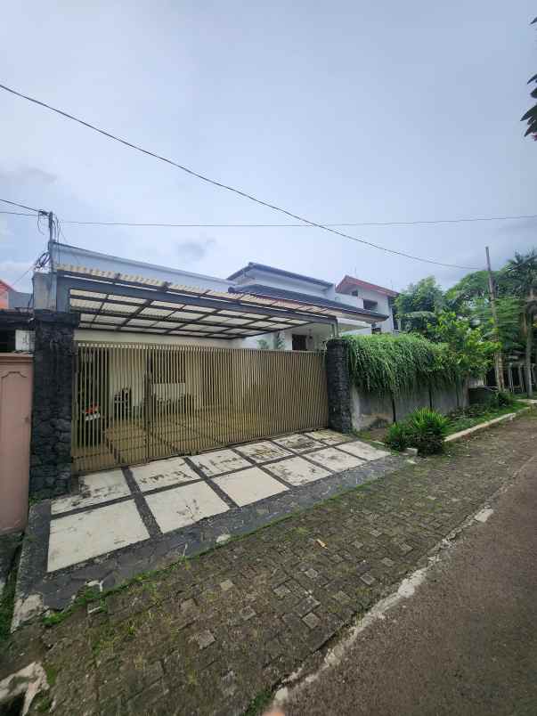 dijual rumah jalan raya tanah kusir