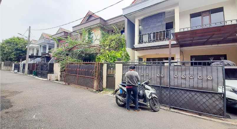 dijual rumah jalan swadarma dalam iii