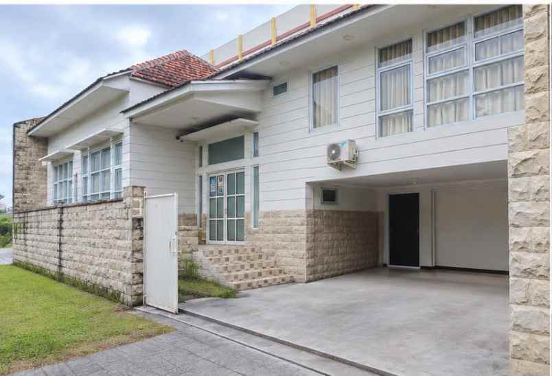 dijual rumah jalan wiyung permai