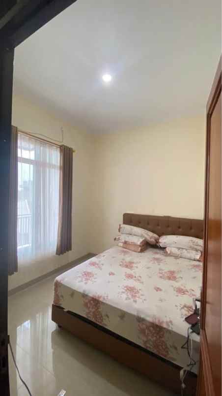 dijual rumah japos ciledug