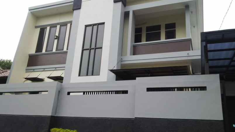 dijual rumah jatiwaringin asri