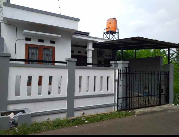 dijual rumah jl anggrek