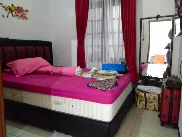 dijual rumah jl anggrek