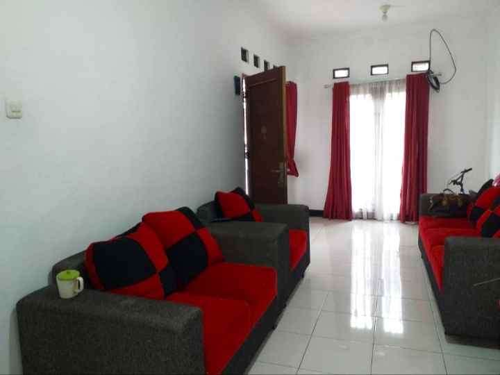 dijual rumah jl anggrek