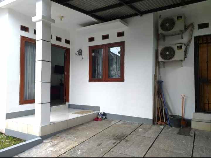 dijual rumah jl anggrek