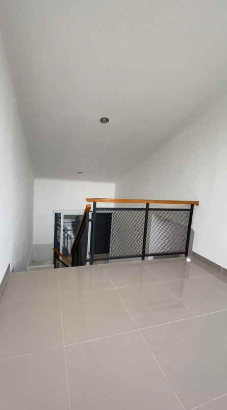 dijual rumah jl batas