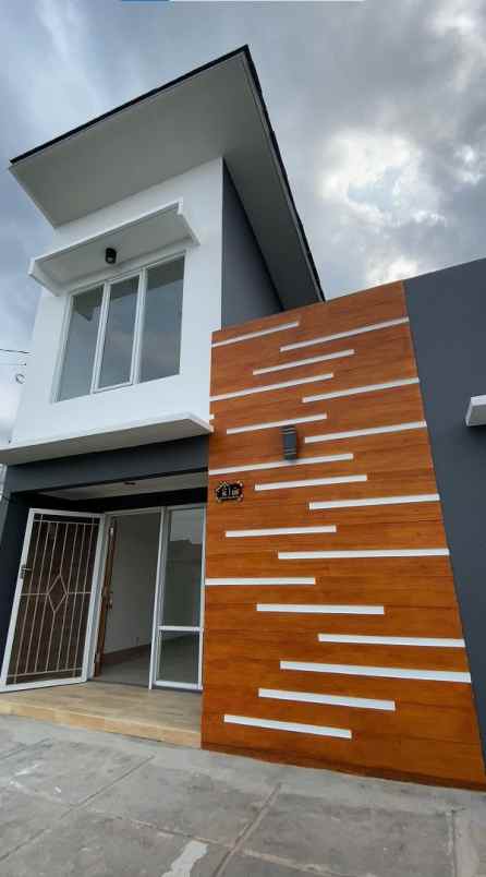 dijual rumah jl batas