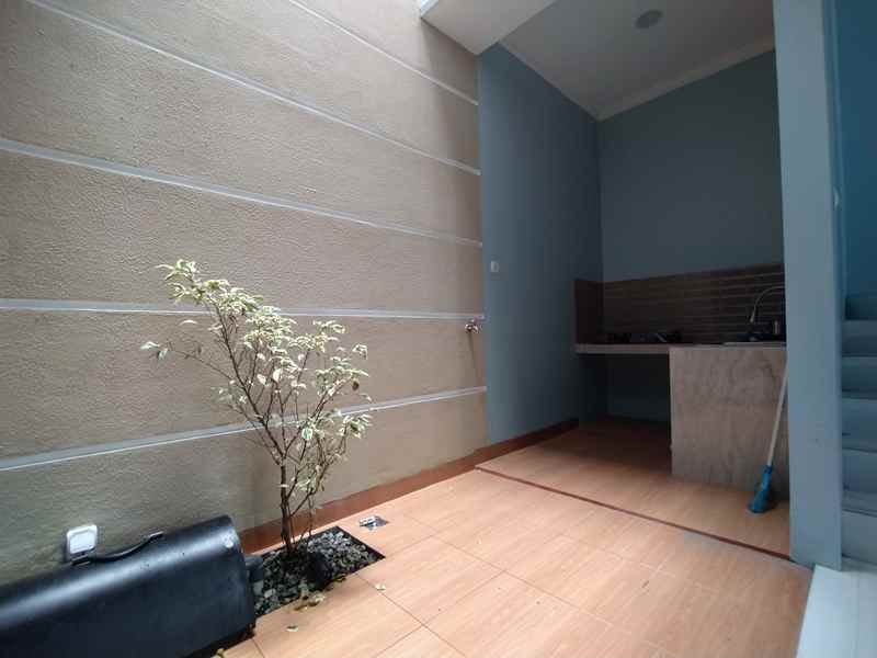 dijual rumah jl bukit sikumbang