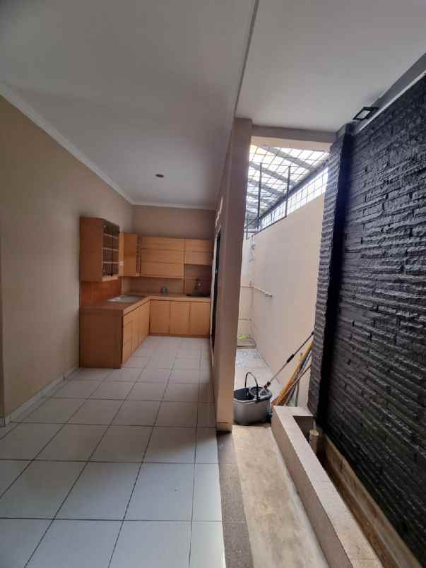 dijual rumah jl cemara