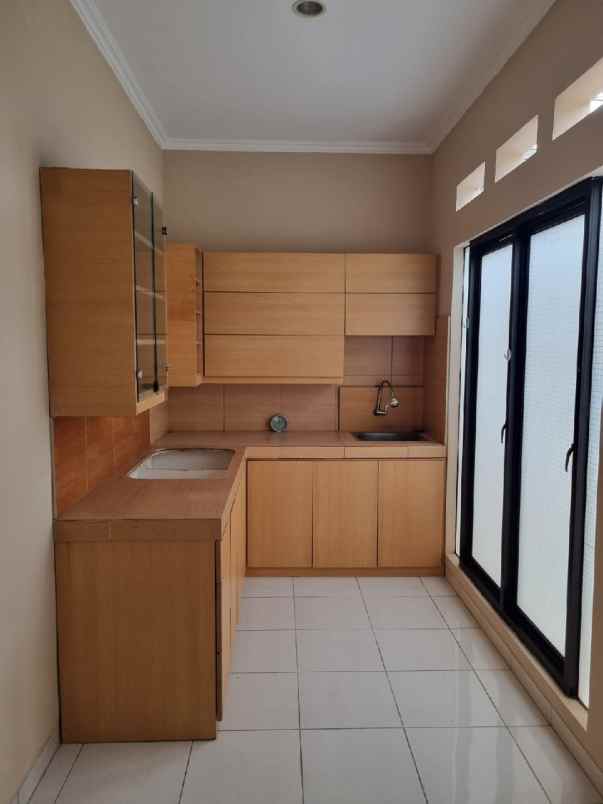 dijual rumah jl cemara