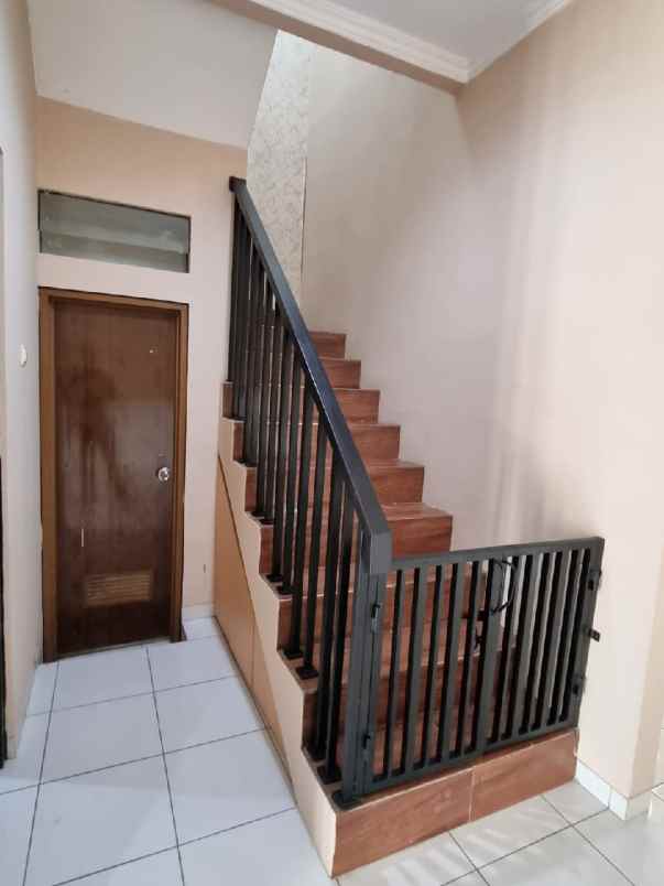 dijual rumah jl cemara