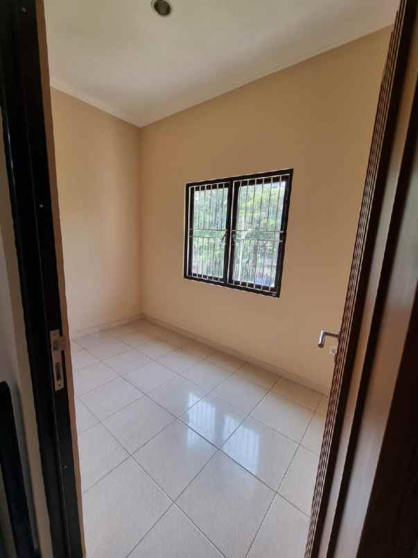 dijual rumah jl cemara