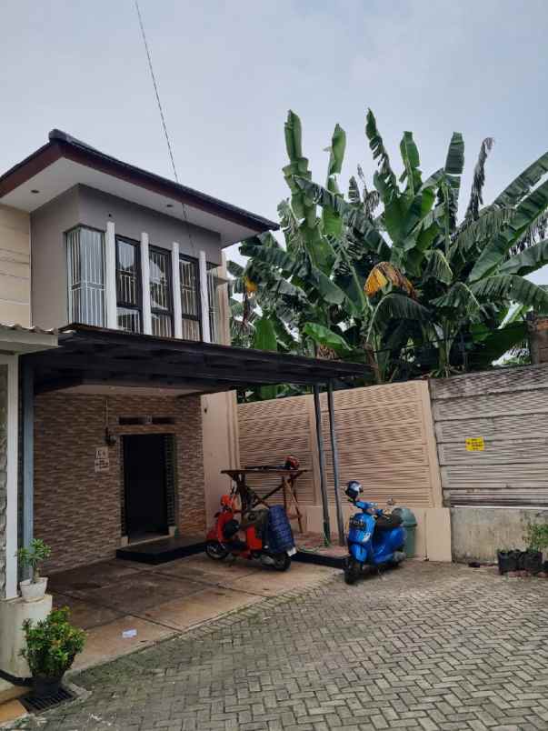 dijual rumah jl cemara