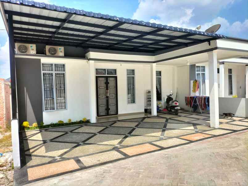 dijual rumah jl cemara gading