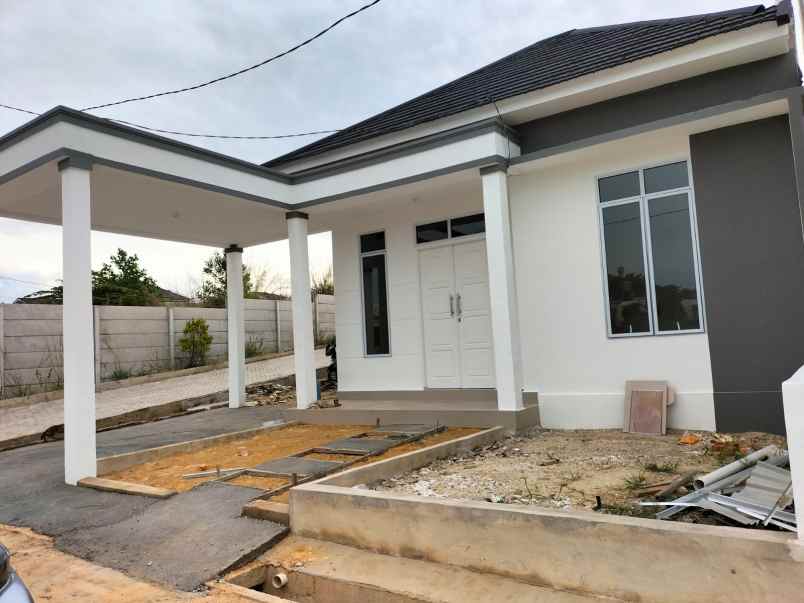 dijual rumah jl cemara gading