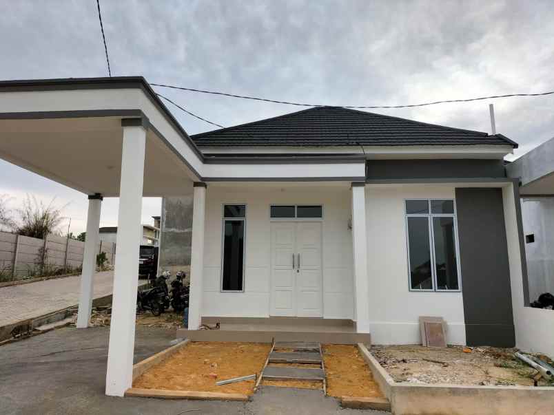 dijual rumah jl cemara gading