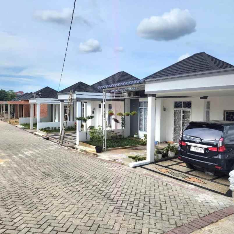 dijual rumah jl cemara gading