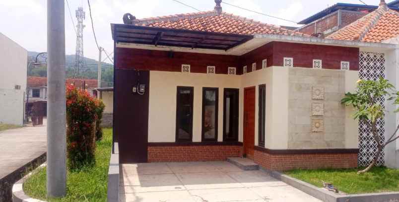 dijual rumah jl ciparay