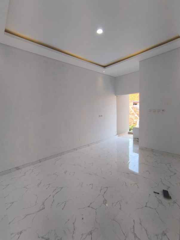 dijual rumah jl cipinang timur