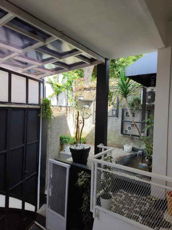 dijual rumah jl dago giri bandung