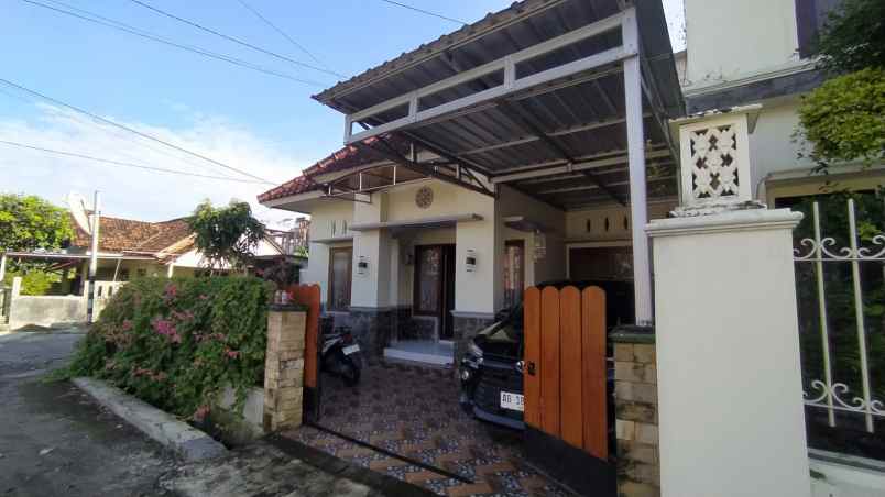 dijual rumah jl kaliurang km 12