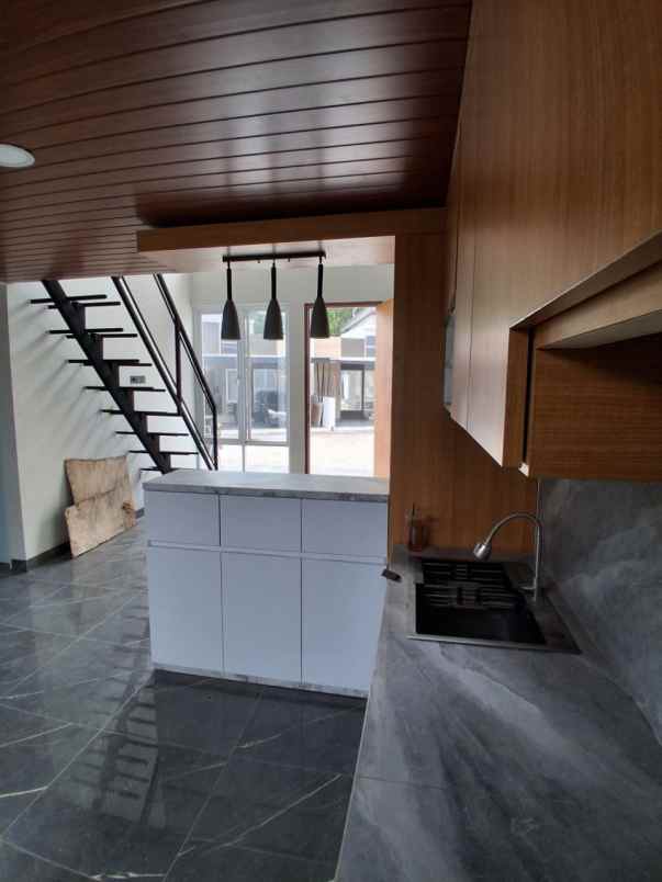 dijual rumah jl kaliurang km 13