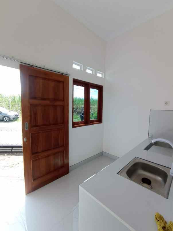 dijual rumah jl kaliurang km 8