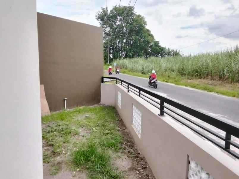 dijual rumah jl kaliurang km 8