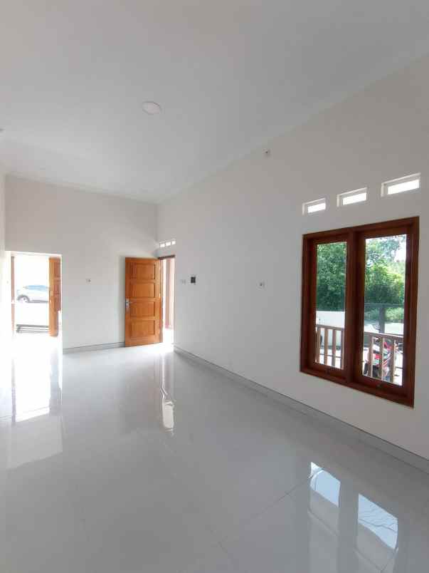 dijual rumah jl kaliurang km 8