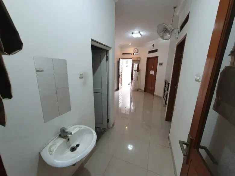 dijual rumah jl kav marinir pondok