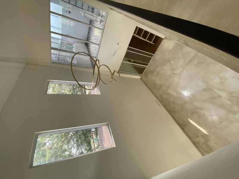 dijual rumah jl kh ahmad dahlan metland