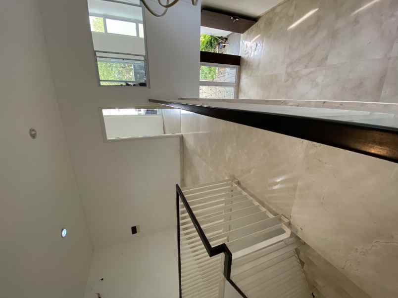 dijual rumah jl kh ahmad dahlan metland